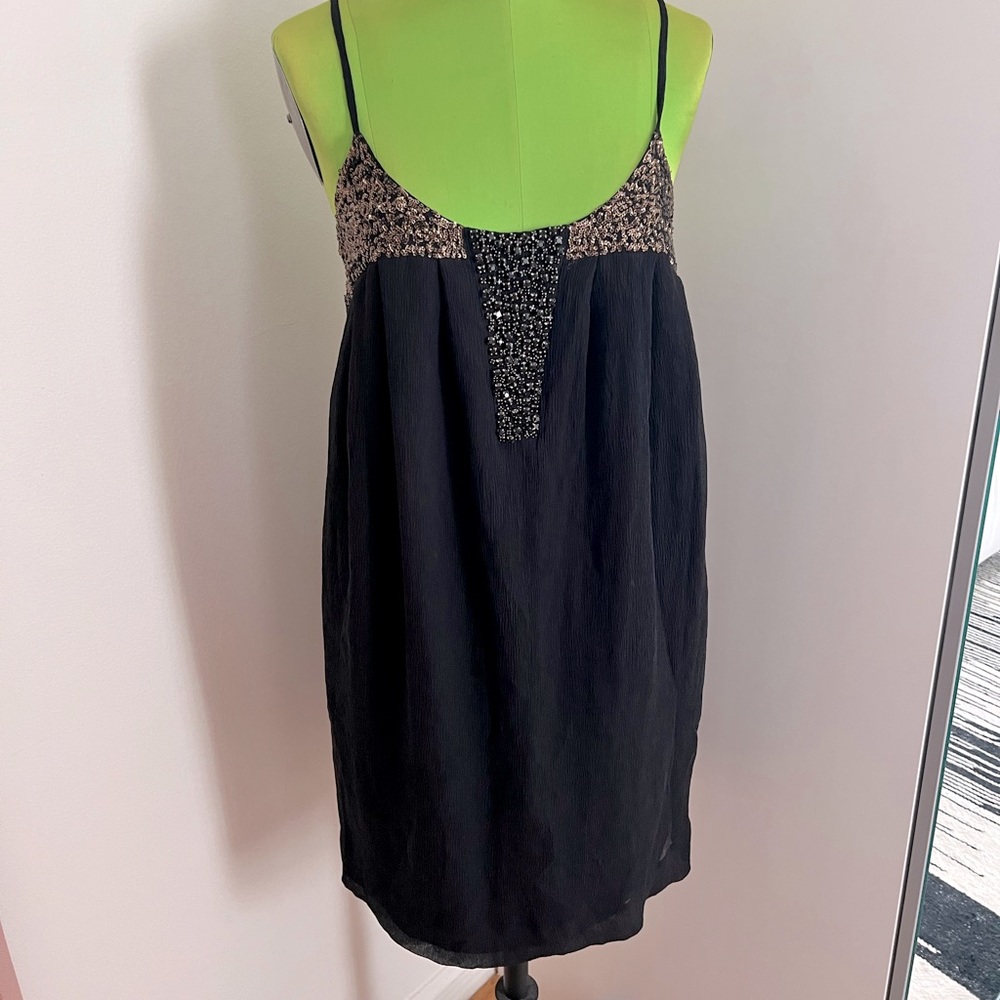 NWT Club Monaco silk crepe dress with sequins and rhinestones size 6